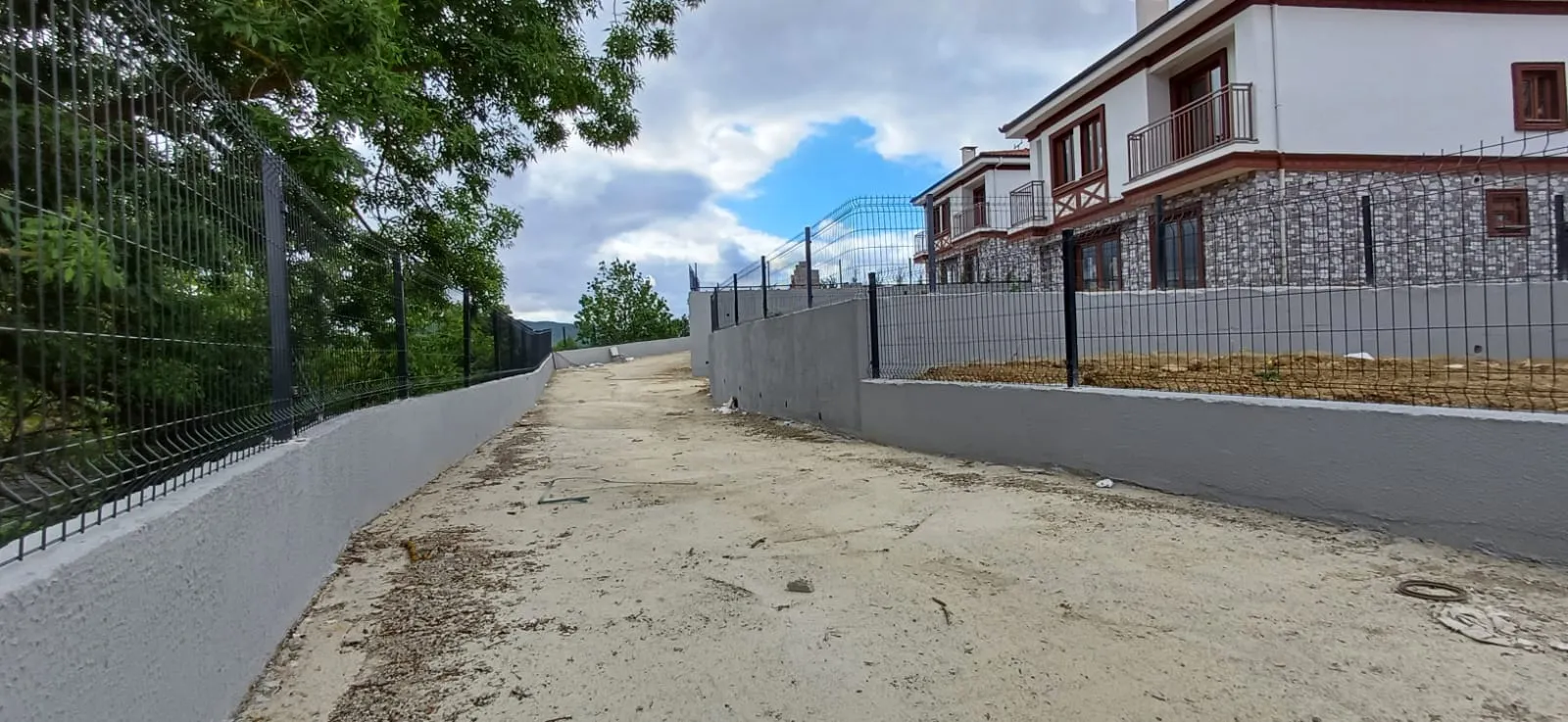 Panel çit · Duvar üstü